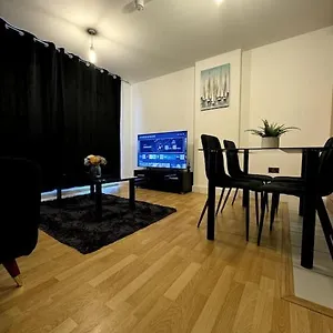 two-bedrooms-flat-in-stratford.cambridgehotelsuk.com/